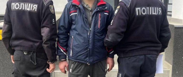 На Хустщині затримали чоловіка за підозрою в жорстокому вбивстві знайомого