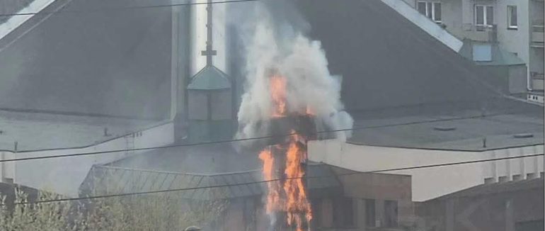 У Польщі в Страсну п’ятницю згорів історичний хрест, біля якого служив Іван Павло ІІ