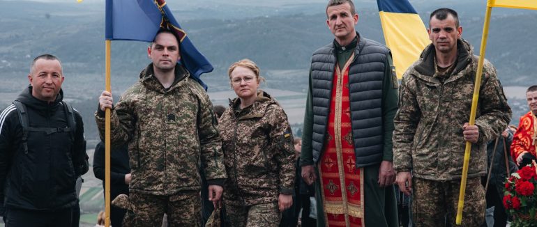 Гвардійці 26 Закарпатського полку долучилися до Хресної дороги на гору Бурлуг