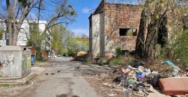 Антисанітарія біля дитсадка: ужгородці скаржаться на критичну ситуацію з вивозом сміття