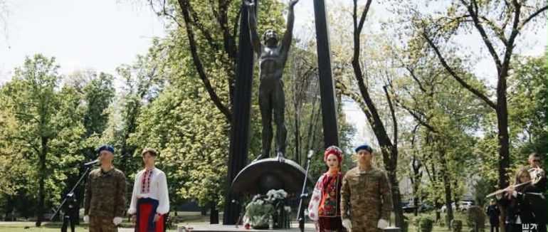 В Ужгороді вшанували пам’ять ліквідаторів до 40-х роковин Чорнобильської трагедії