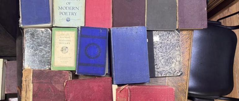 На Закарпатті митники вилучили колекційні стародруки, які намагалися вивезти до Словаччини