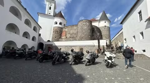 У Мукачеві замок «Паланок» відвідали байкери з Франції та України