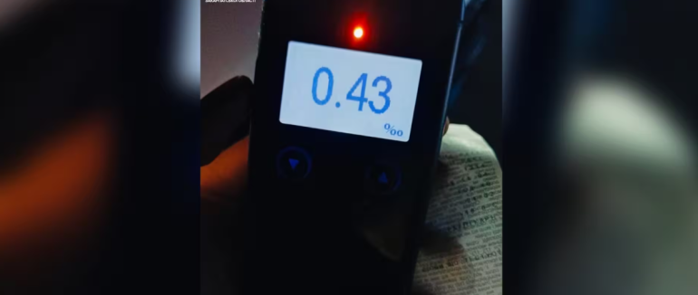 По вулиці Ужгородській у Мукачеві зупинили пʼяного водія Mercedes