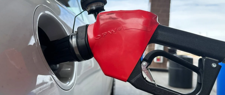 Чи чекати на АЗС на “відкат” цін: експерт назвав головні умови