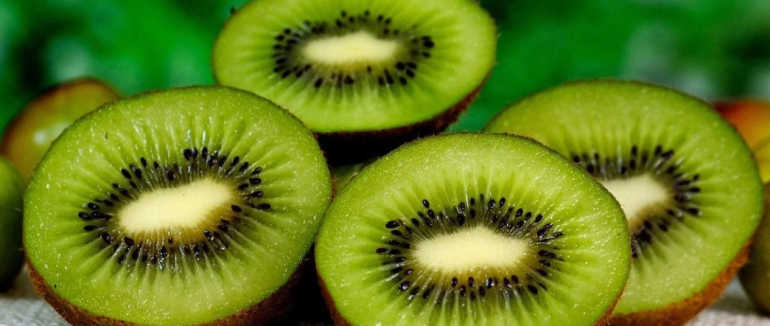 Як правильно їсти ківі — зі шкіркою чи без: пояснення експертів