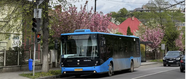 На двох вулицях Ужгорода змінили організацію руху транспорту