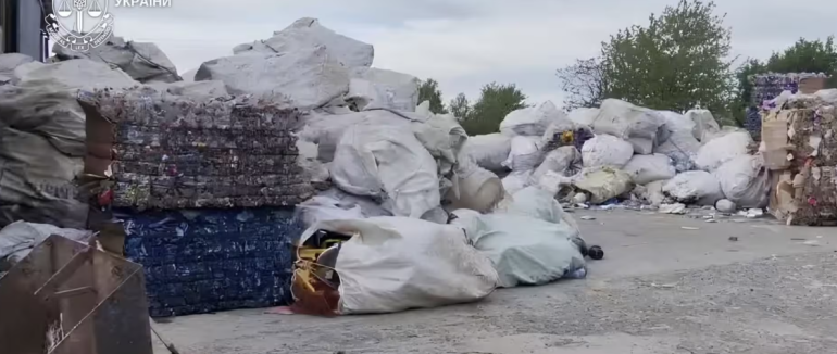 В Ужгороді викрили «тіньовий» бізнес на сміттєзвалищі: депутату міськради оголосили підозру