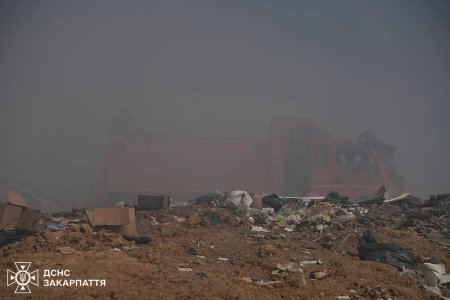 Отрута в повітрі: на сміттєзвалищі під Ужгородом знову спалахнула небезпечна пожежа