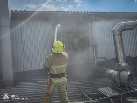 За крок до катастрофи: на Рахівщині палало відоме хлібопекарське підприємство