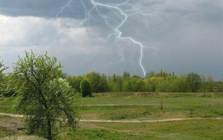 На Закарпаття насуваються грози та різке похолодання