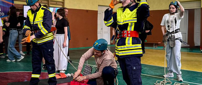 У Мукачеві пройшли масштабні змагання юних рятувальників