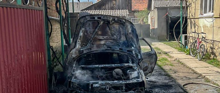 На Мукачівщині вогнеборці ліквідували загорання легкового автомобіля
