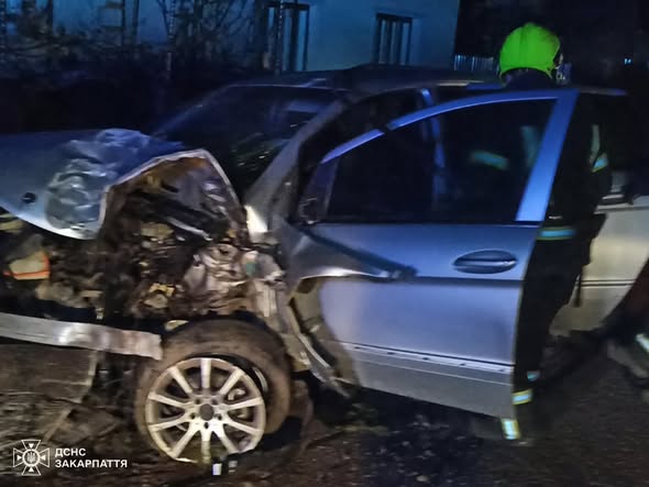 На Тячівщині внаслідок дорожньо-транспортної пригоди травмувався водій