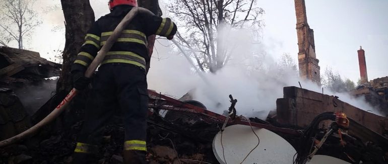 Масштабна пожежа на красії: готель знищено, рятувальники працювали всю ніч