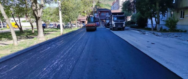 У Мукачево тривають ремонти внутрішньоквартальних проїздів