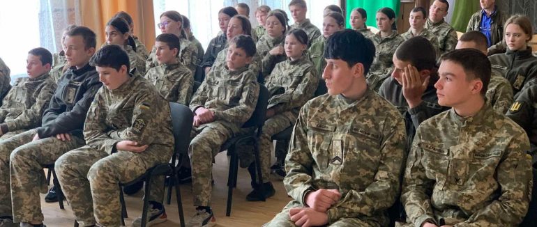 «Кіберзагрози та вербування: як не стати інструментом злочинців» – у ліцеї провели профілактичну зустріч для учнів