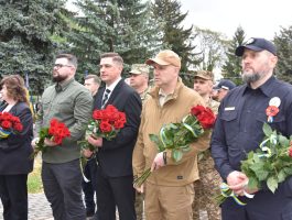 В Ужгороді вшанували пам’ять полеглих у Другій світовій війні та сучасних Героїв України