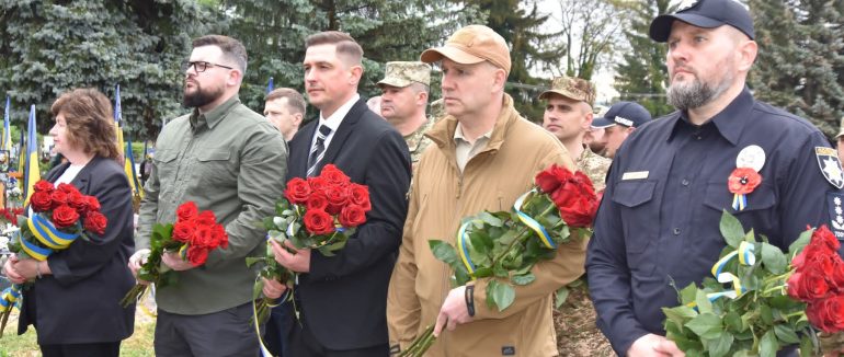 В Ужгороді вшанували пам’ять полеглих у Другій світовій війні та сучасних Героїв України
