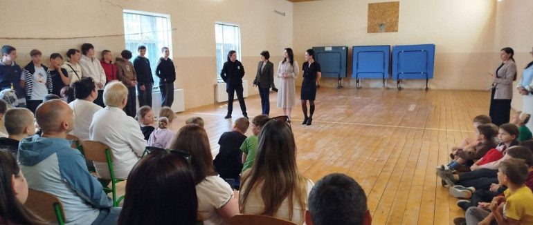 Безпека дітей починається з обізнаності: на Хустщині школярам розповіли про загрози в інтернеті та поза ним