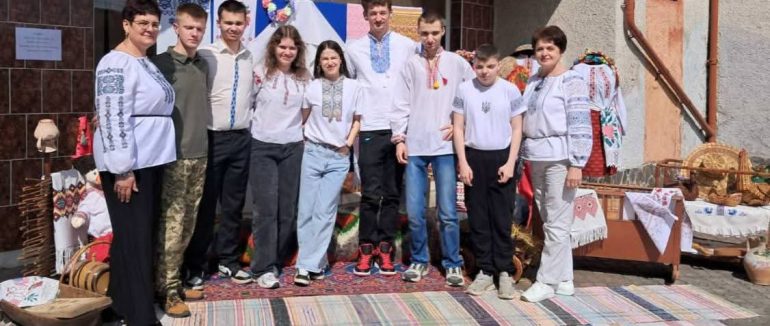 У Хустській спеціальній школі відзначили День вишиванки та провели День відкритих дверей