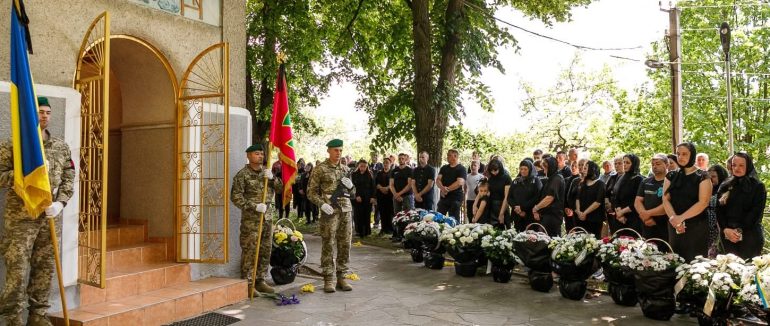 Баранинська громада попрощалася із загиблим Захисником України Михайлом Брезою