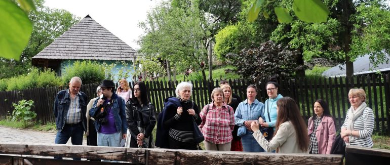 Ужгородський скансен до Міжнародного дня музеїв провів лекцію-екскурсію про обереги та народну демонологію