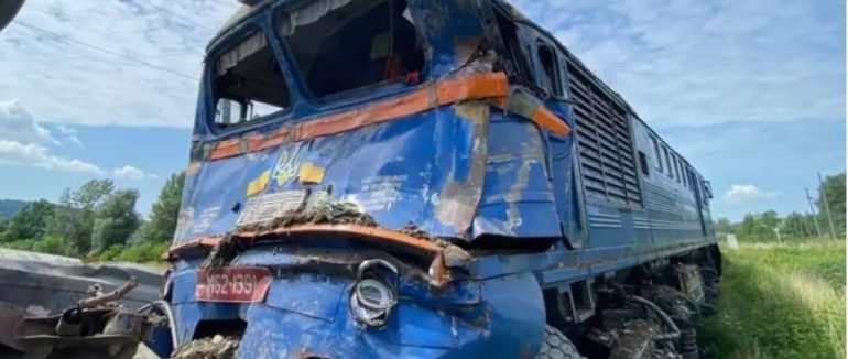 Потяг «Київ–Ужгород» зійшов з рейок на Львівщині: є загиблі та травмовані