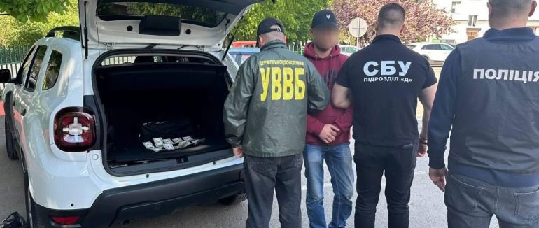 На Закарпатті викрили прикордонників, які брали хабарі за незаконний перетин кордону