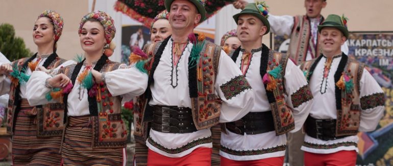 В Ужгороді стартував Перший відкритий фольклорний фестиваль-конкурс «Шовкова косиця»
