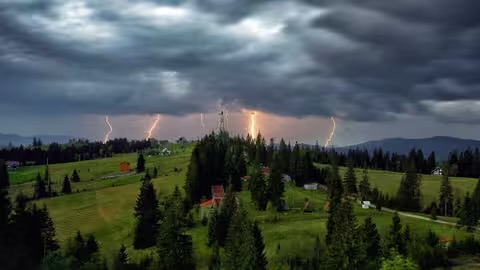 Дощі, грози та заморозки: якою буде погода на Закарпатті найближчими днями