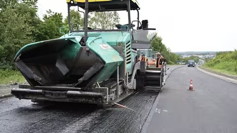 На обʼїзній Ужгорода триває ремонт дорожнього покриття
