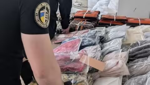 На кордоні зі Словаччиною зупинили контрабанду одягу на понад 1,2 млн грн