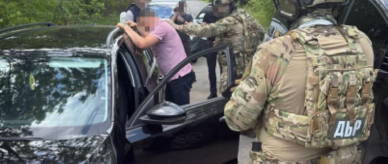 На Закарпатті адвоката викрили на вимаганні 9 тисяч доларів у військового