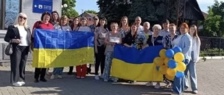У Мукачеві зустріли звільненого з російського полону військовослужбовця