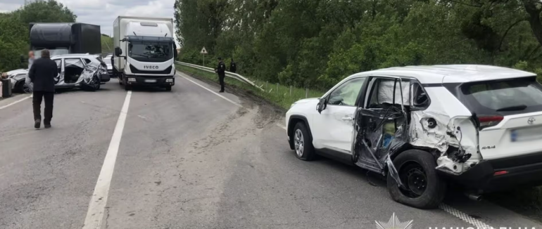 На Львівщині сталася масштабна ДТП за участі водія із Закарпаття