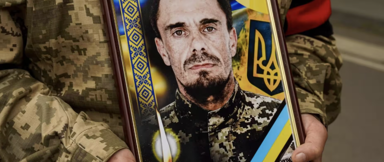 Понад рік вважався зниклим безвісти: в Ужгороді попрощалися з полеглим Олександром Скляровим