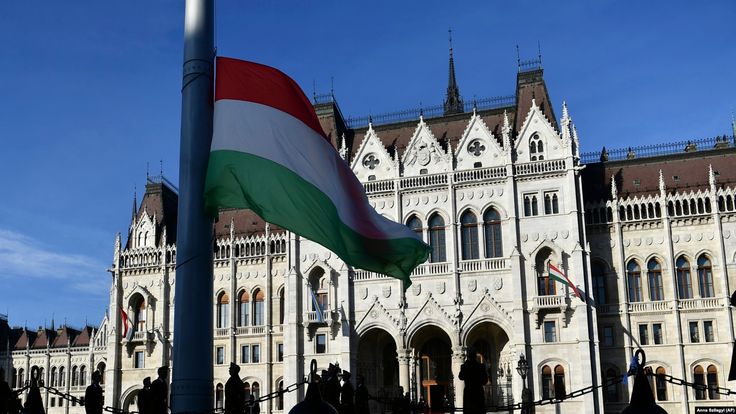 Угорщина повернула Україні $40 млн, €35 млн та 9 кг золота, затримані через підозру у відмиванні коштів