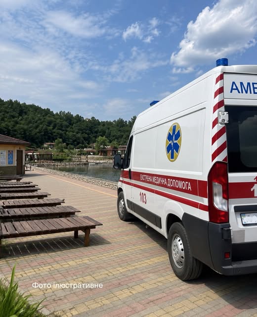 На Закарпатті відпочинок у басейні ледь не закінчився трагедією: 14-річну дитину доставили до лікарні