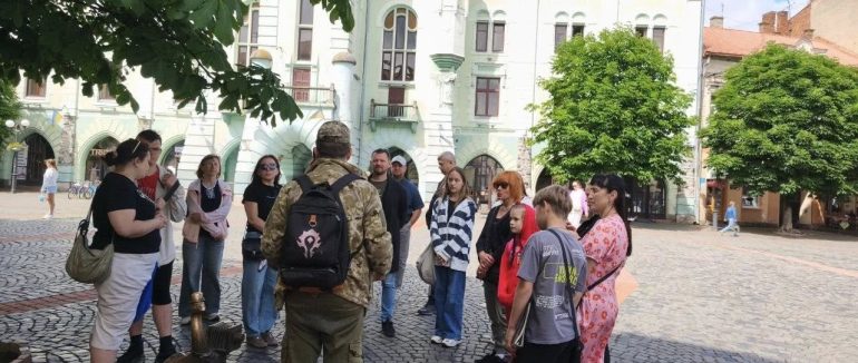 В Мукачеві провели пізнавальну екскурсію для ветеранів та членів їх родин