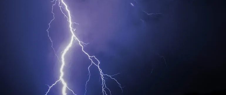На Закарпатті оголосили штормове попередження: очікуються грози та сильний вітер