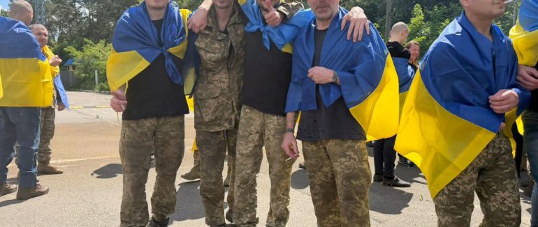 Ще 186 українців повернулися додому з російської неволі