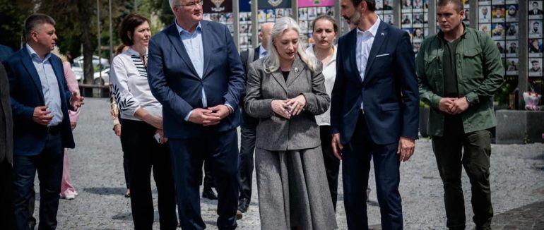 Словаччина передала українським лікарням медичне обладнання на понад 340 тисяч євро