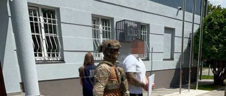 Суд взяв під варту посадовця Ужгородського РТЦК та СП на 60 діб без права застави