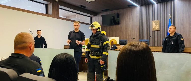 У Хустському районному суді провели тренінг з пожежної та мінної безпеки