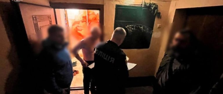 На Прикарпатті затримали чоловіка, якого підозрюють у систематичному сексуальному насильстві над дітьми