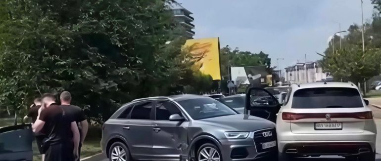 В Ужгороді сталася потрійна ДТП за участю двох кросоверів та легковика