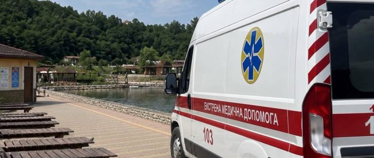 На Закарпатті 14-річний підліток ледь не потонув у басейні