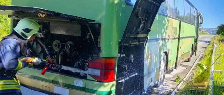 На Мукачівщині під час руху загорівся рейсовий автобус: рятувальники оперативно ліквідували пожежу