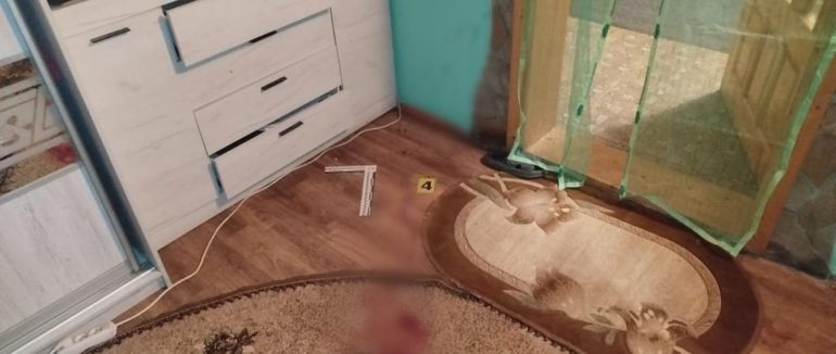 На Рахівщині 65-річна жінка під час п’яної сварки до смерті побила чоловіка